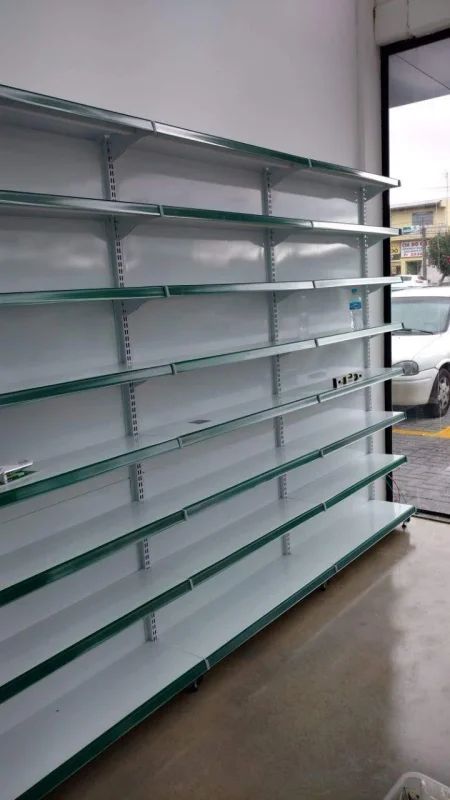 Gôndola para loja de conveniência
