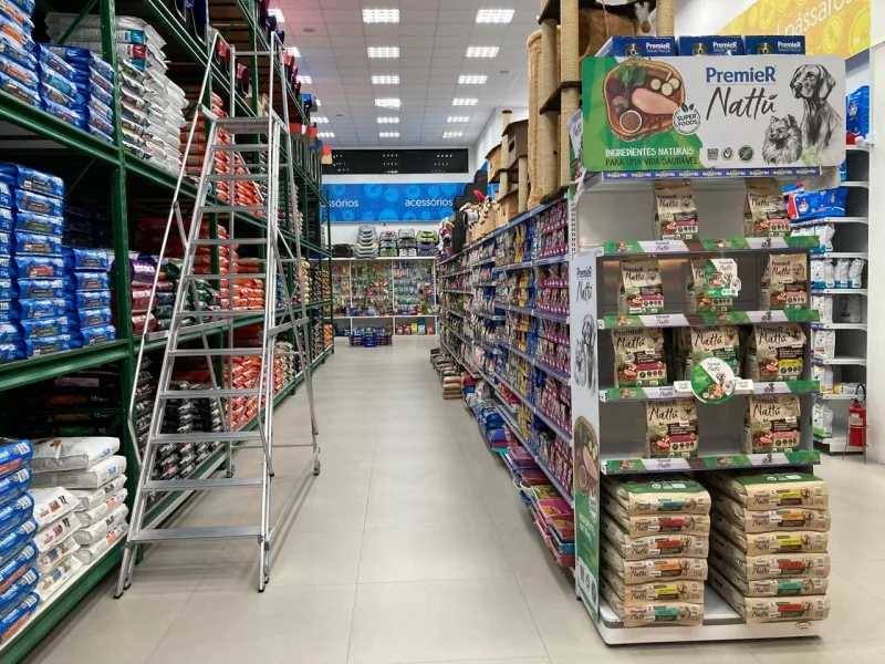 Loja de gôndolas no Paraná